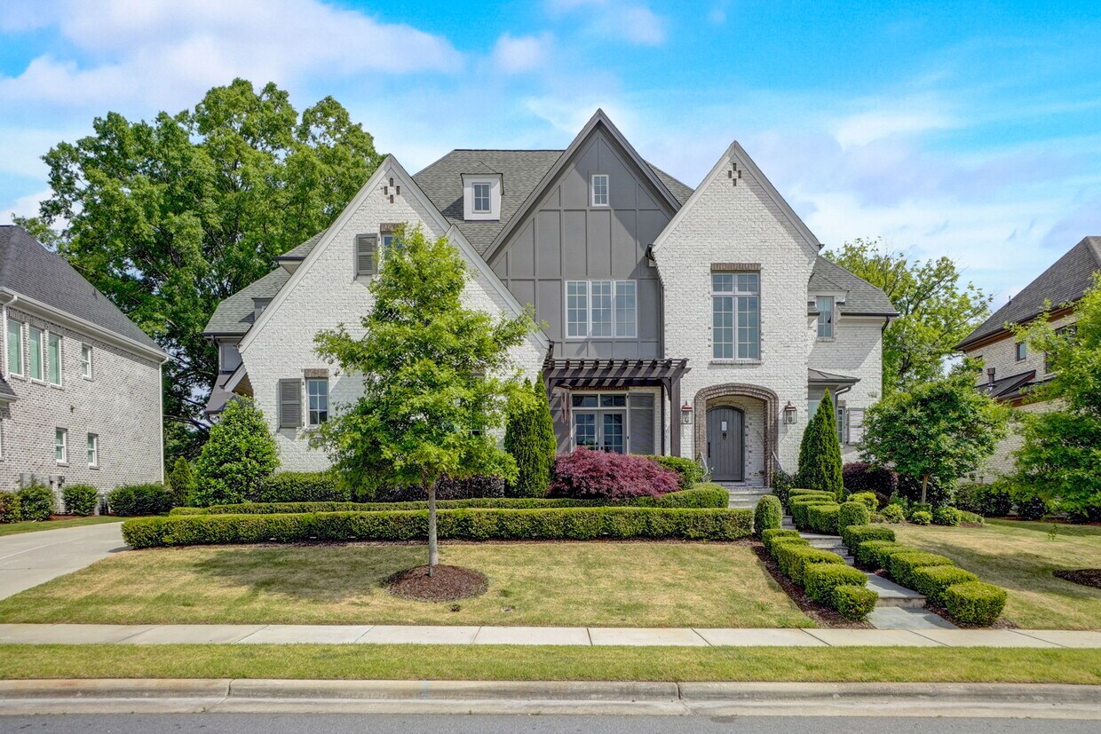Primary Photo - 520 Calderbank Wy