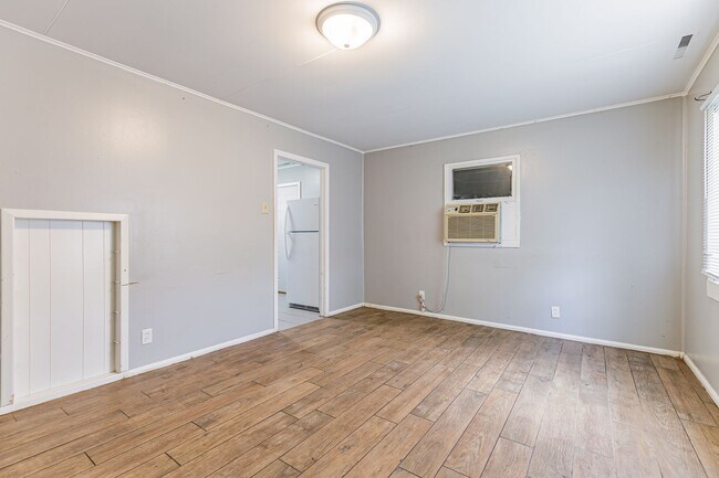 Foto del edificio - 2 Bedroom 1 Bathroom home located in Champ...