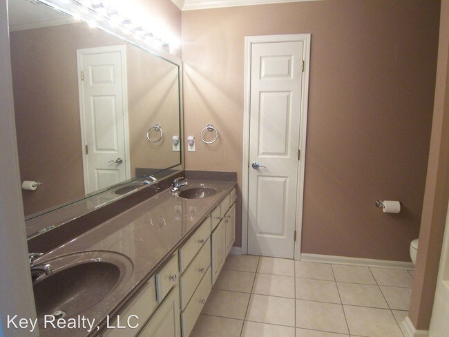 Building Photo - 2 br, 2 bath House - 549-G Versailles Blvd