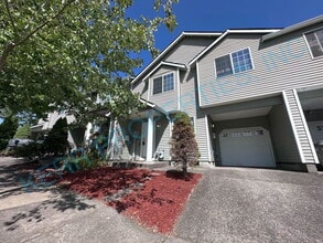 Building Photo - 714 SE Palmblad Pl