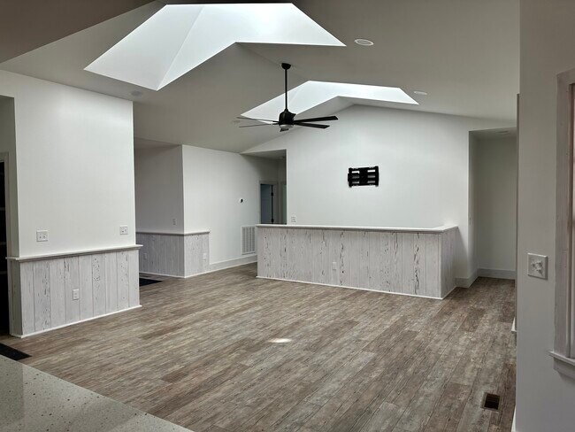 Building Photo - 652 US-15
