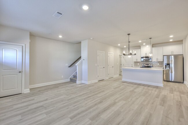 Building Photo - New Townhome- Heart of Gallatin