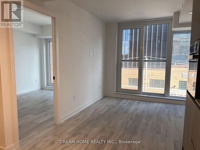 Photo du bâtiment - 2 Augusta Ave