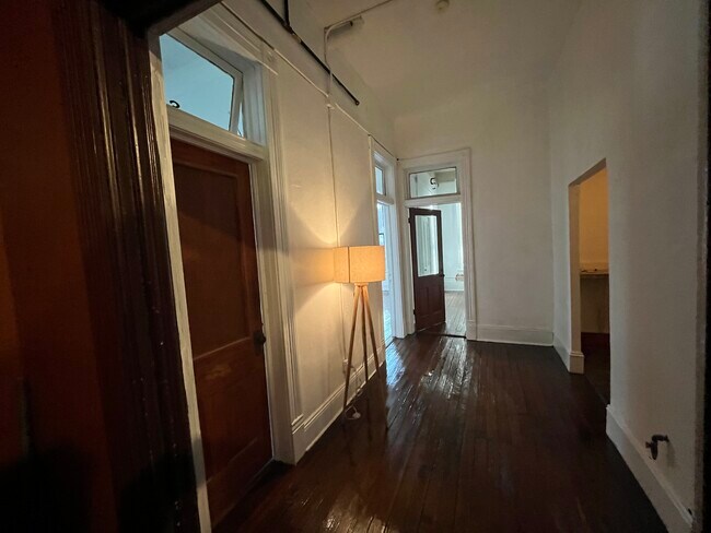 Entry - 475 Pearl St