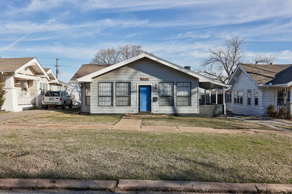 Primary Photo - 1715 NW 38th St