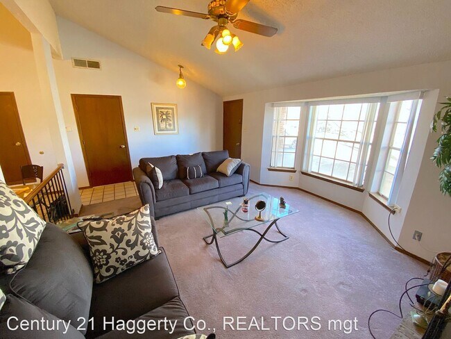 Building Photo - 3 br, 2 bath House - 660 Mary Stuart