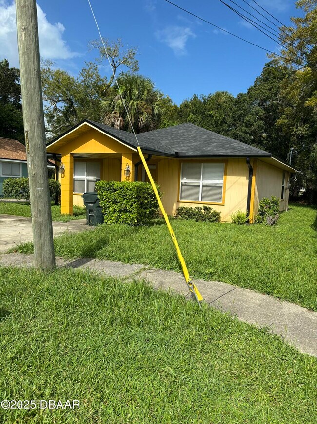 Foto del edificio - 411 Pleasant St