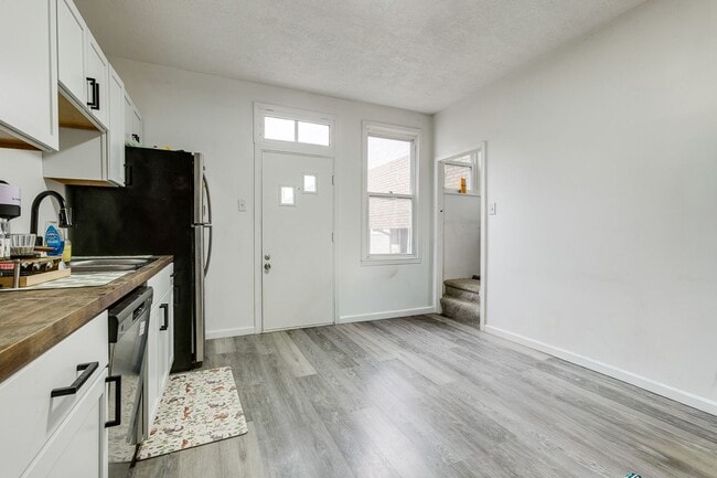 Building Photo - 949 Freeland St