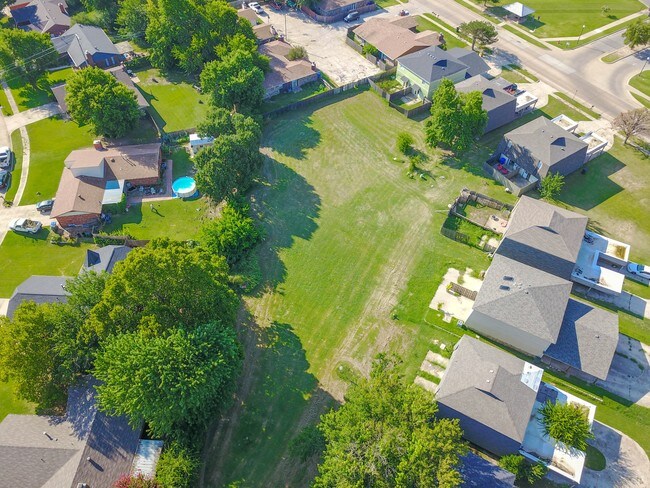 Building Photo - 500 Sinclair Dr