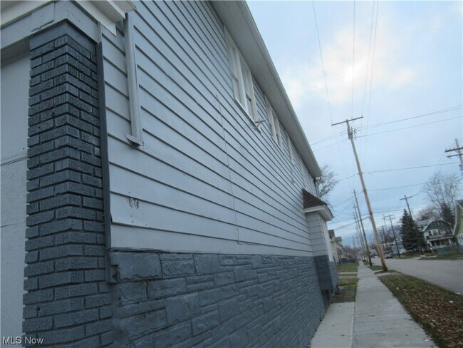 Foto del edificio - 3366 W 94th St