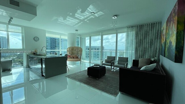 Building Photo - 1080 Brickell Ave