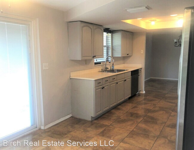 Foto del edificio - 3 br, 2 bath House - 6245 6th Avenue
