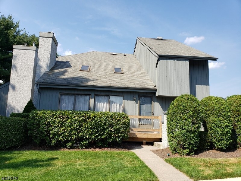 54 Linda Ln, Edison, NJ 08820 Townhouse for Rent in Edison, NJ