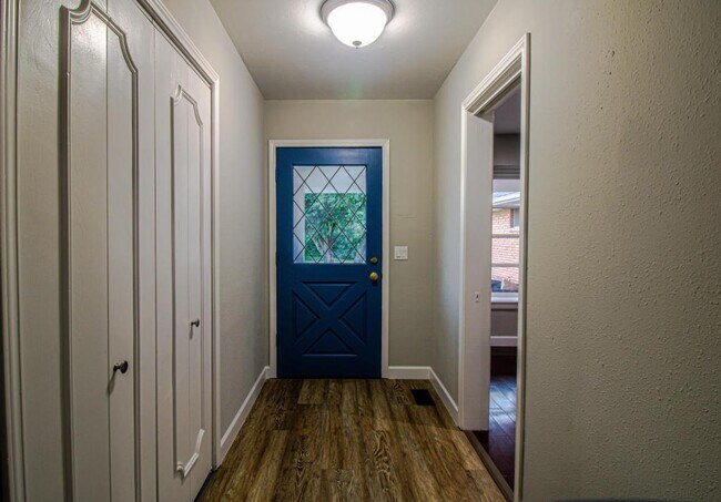 Foto del edificio - 3225 Elmwood Ave