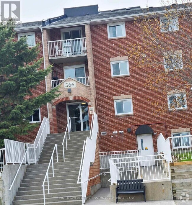 Building Photo - 566-566 Armstrong Rd