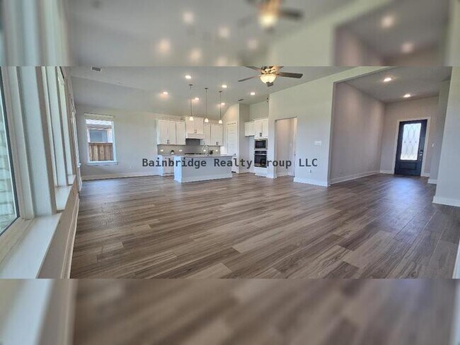 Foto del edificio - 3/2/2 w/office - Space & Functionality in ...
