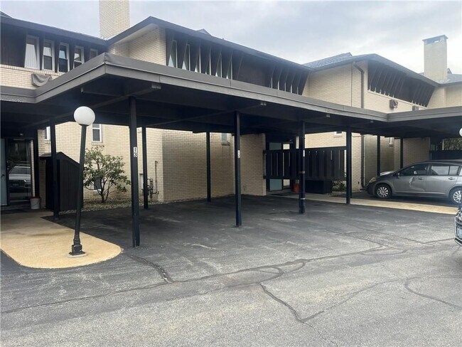 Building Photo - 400 Narragansett Pkwy