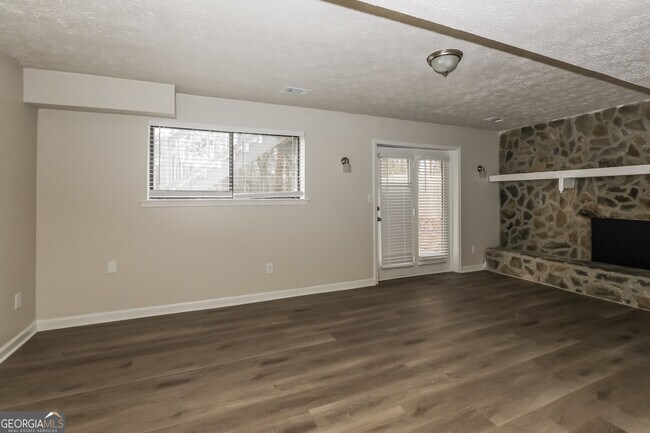 Foto del edificio - 2845 Woodhollow Ln