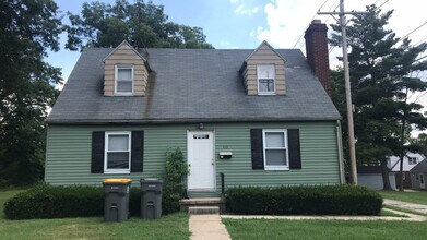 Building Photo - 223 S Bryan Ave