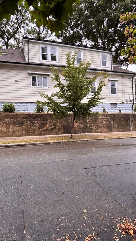 Foto del edificio - 584 River Ave