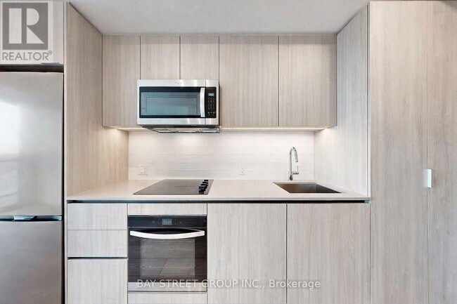 Photo du bâtiment - 5858 Yonge St