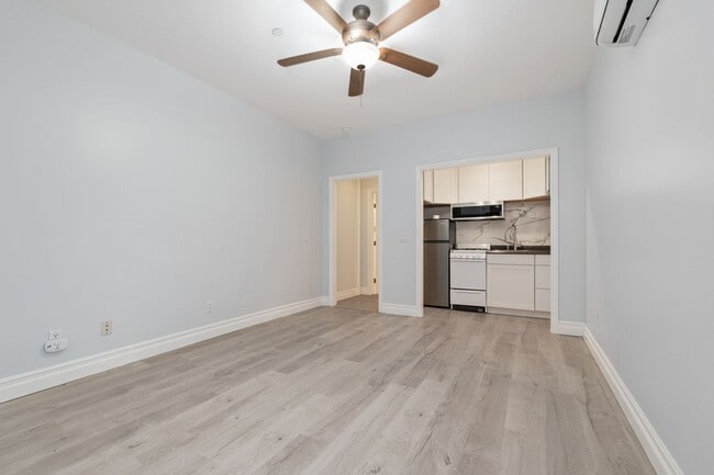 Building Photo - caballeros