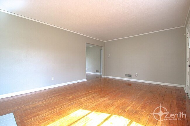 Building Photo - 308 NW 45th St