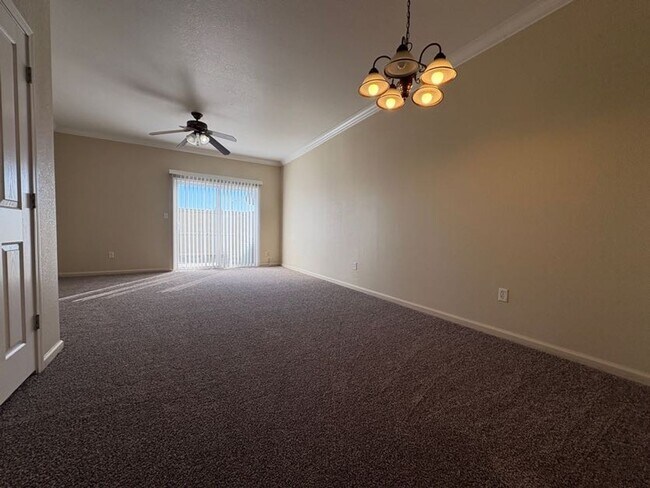 Foto del edificio - Ground Level, Two Bedroom Condo in Davis Oaks
