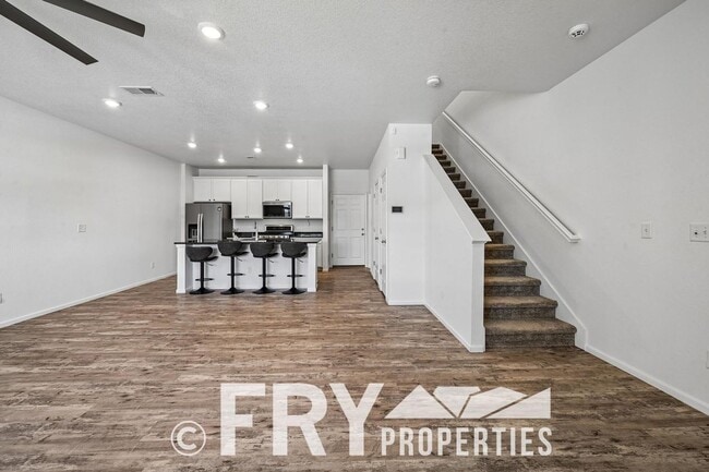 Foto del edificio - 3BR Home w/ Attached Garage + Easy Commute to Denver & DIA