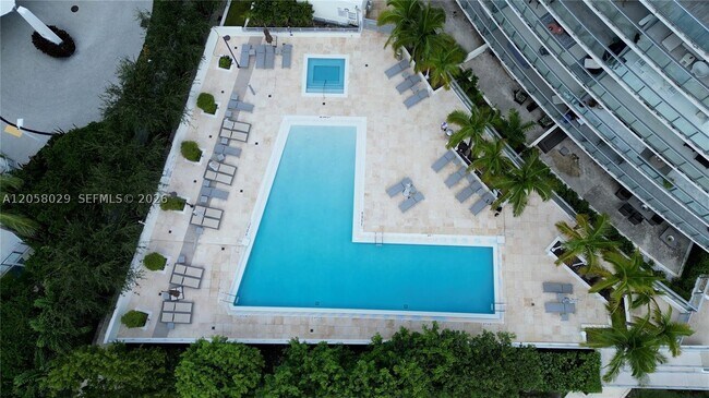 Foto del edificio - 6620 Indian Creek Dr