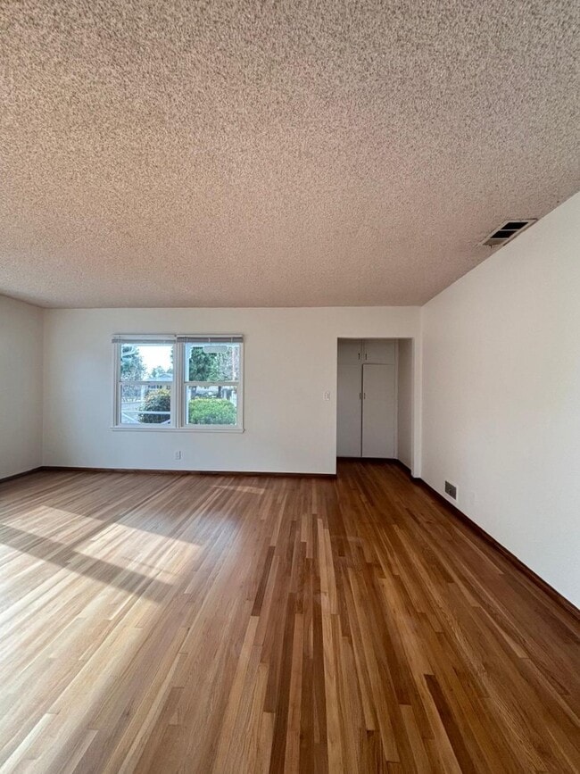 Building Photo - 12147 Hallwood Dr