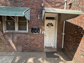 Building Photo - 400 N Springfield Rd