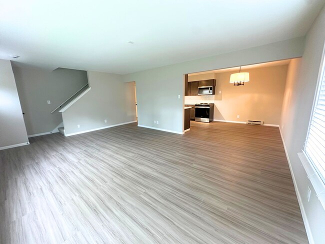 Foto del edificio - Cedarburg Townhome with attached garage, N...