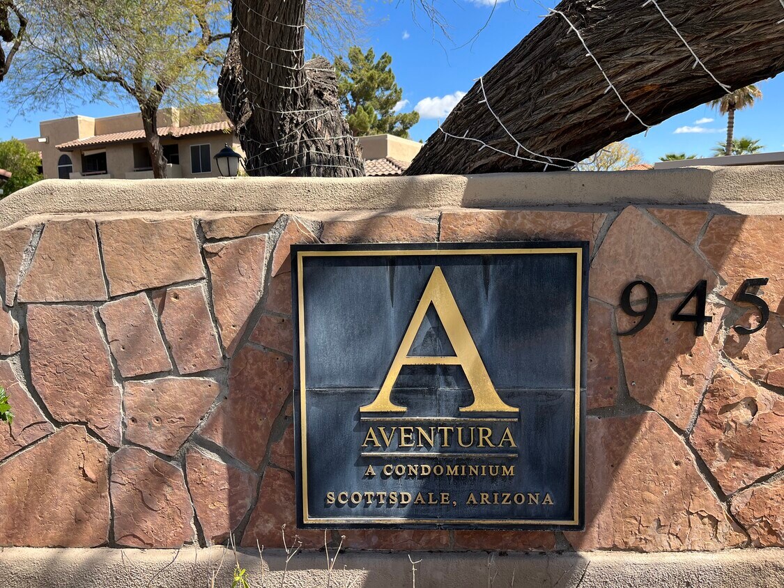 Foto principal - 9451 E Becker Ln