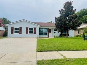 Building Photo - 2519 Larchmont Dr