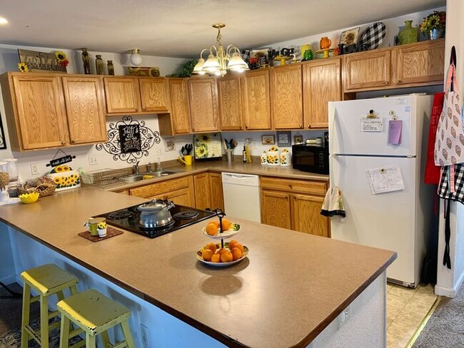 Building Photo - Spacious 4 Bed/3 Bath Duplex in Greeley