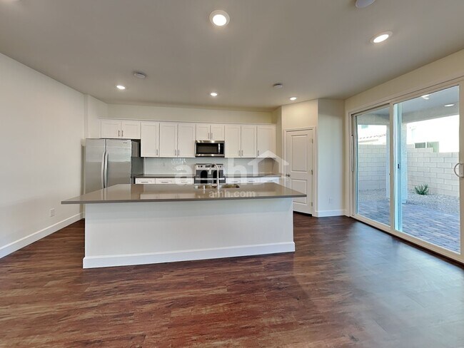 Foto del edificio - 8844 Carmine Cob Ave