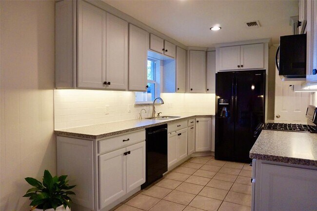 Foto del edificio - 9535 Meadowglen Ln