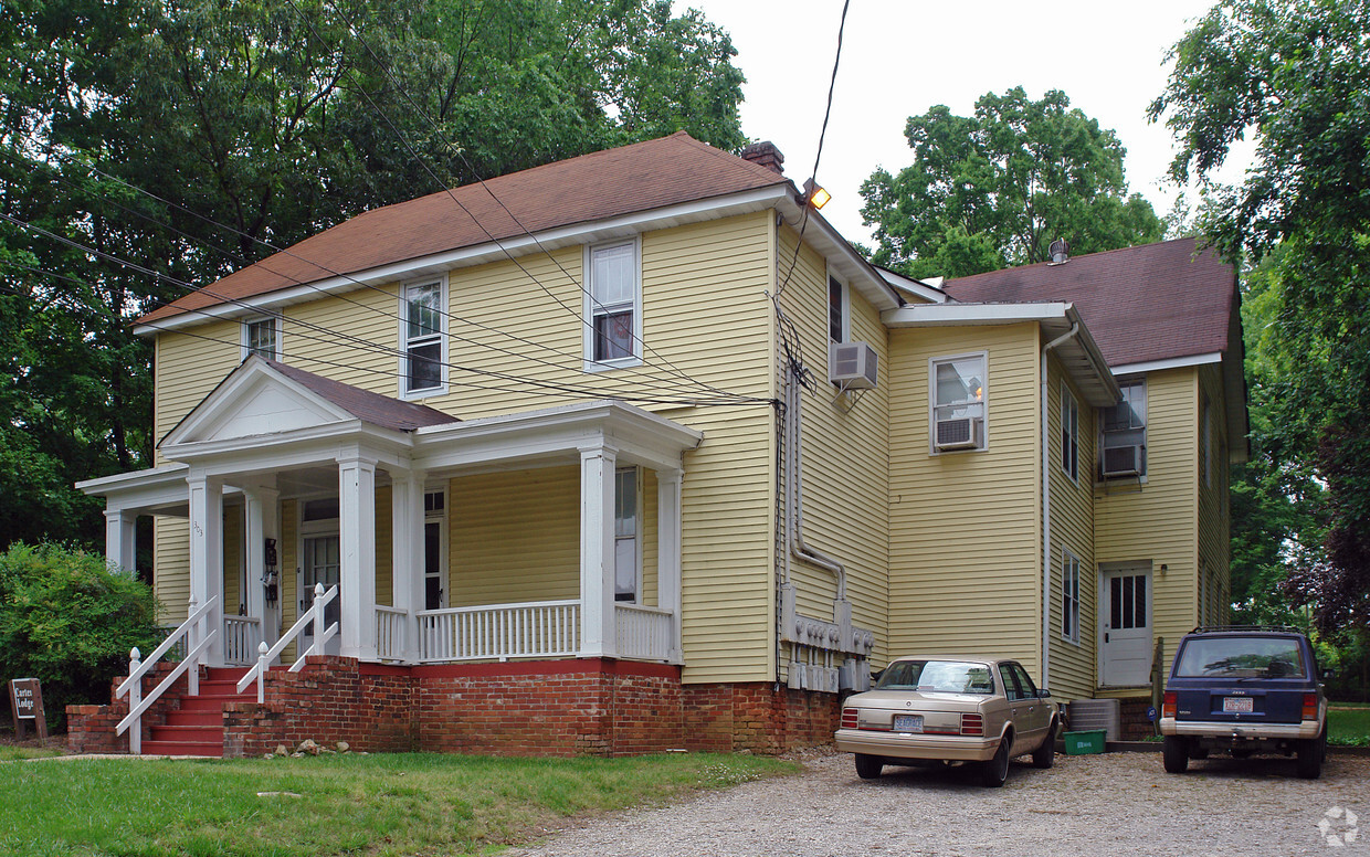 Primary Photo - 303 Park Ave