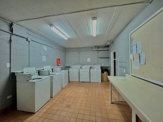 Foto del edificio - 111 S Summit St