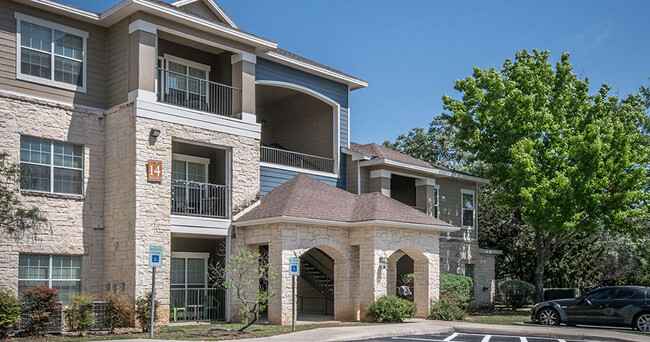 Building Photo - Hidden Lake Apartments