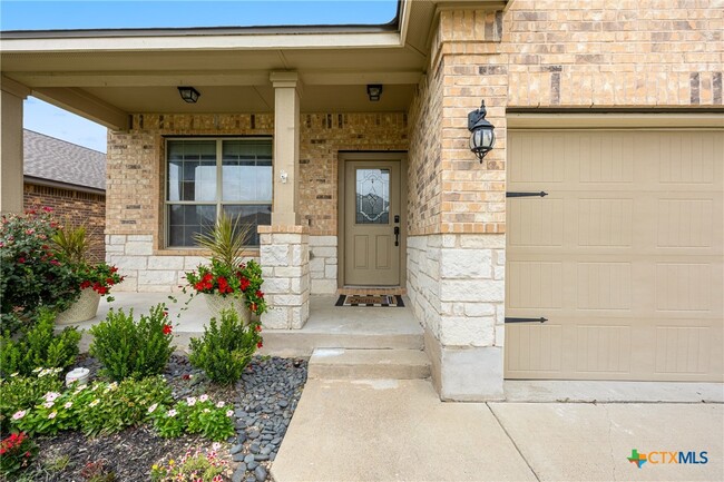 Building Photo - 1414 Fawn Lily Dr