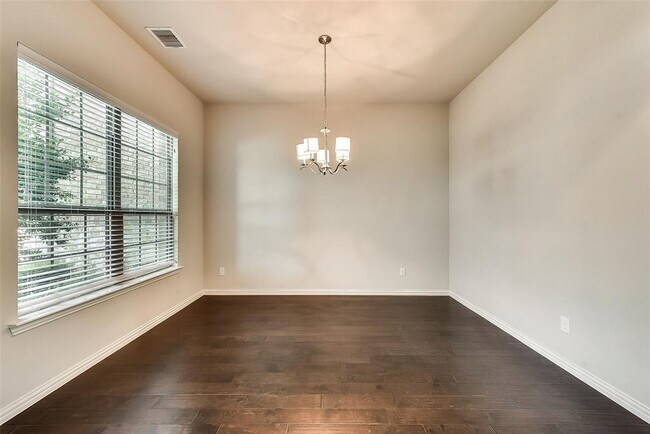 Building Photo - 245 E Spring Valley Rd