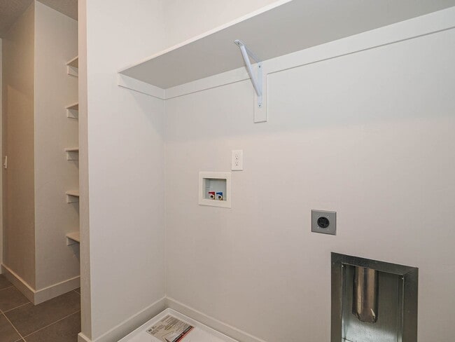 Building Photo - 3 bedroom, 2.5 Bathroom Saratoga Springs Home