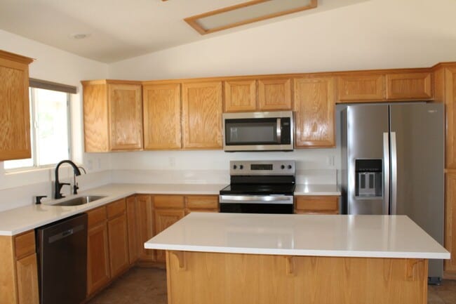 Building Photo - 3 Bedroom 2 Bathroom 3 Car Boat Deep Garag...