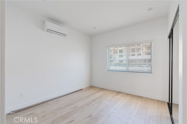 Foto del edificio - 11140 Woodley Ave