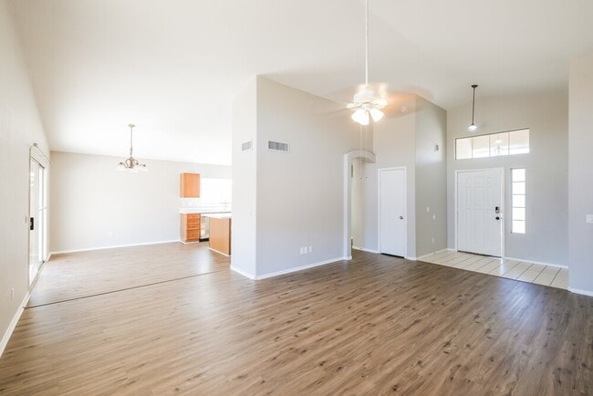 Building Photo - 10870 W Royal Palm Rd