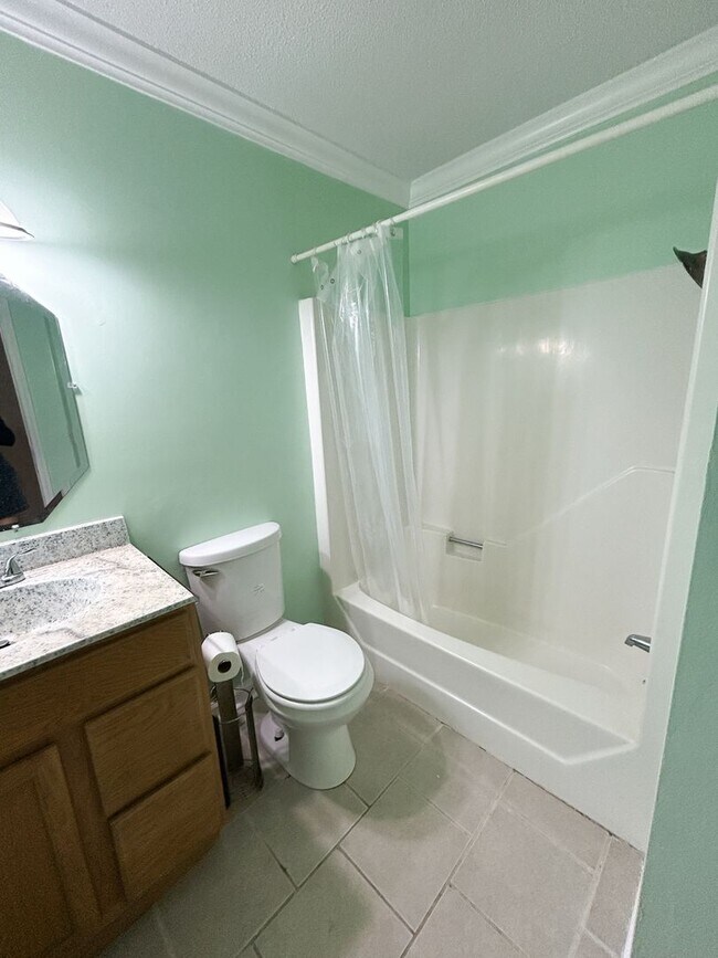 Foto del edificio - Charming 2 Bedroom Home in Southport with Screened Porch & Large Fenced Backyard