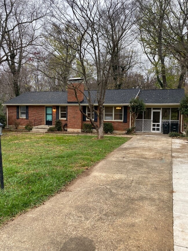 Building Photo - 1424 Nelson Dr