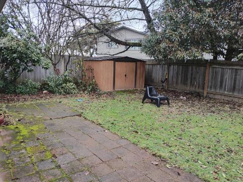 Private fenced back yard - 3802 SE 36th Pl
